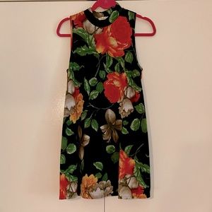 Sleeveless floral shift dress